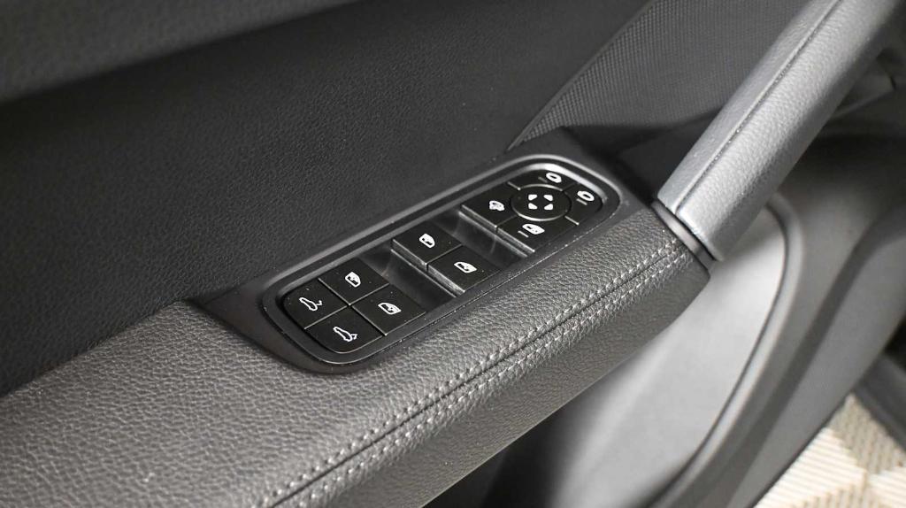 used 2024 Porsche Cayenne car, priced at $90,998