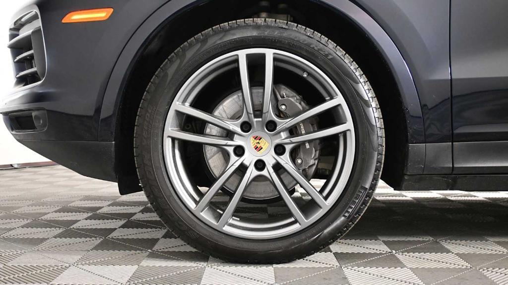 used 2022 Porsche Cayenne E-Hybrid car, priced at $79,998