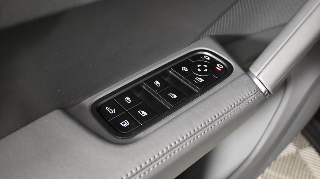 used 2022 Porsche Cayenne E-Hybrid car, priced at $79,998