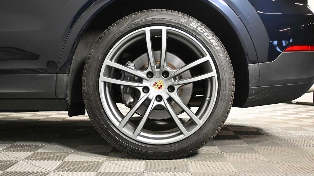 used 2022 Porsche Cayenne E-Hybrid car, priced at $79,998