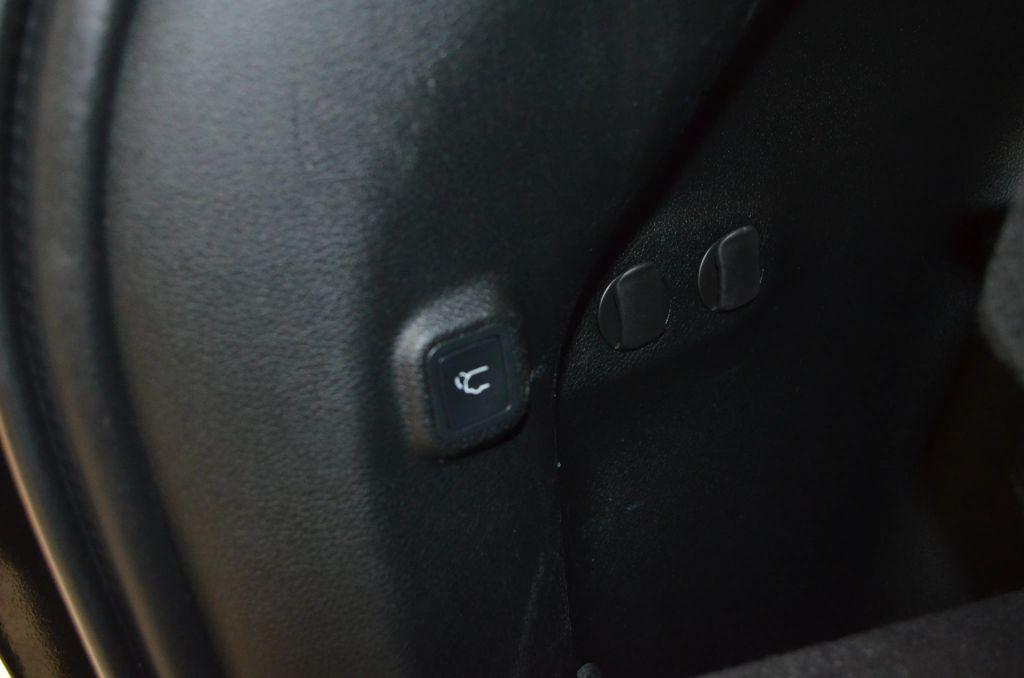 used 2019 Jeep Cherokee car, priced at $17,991