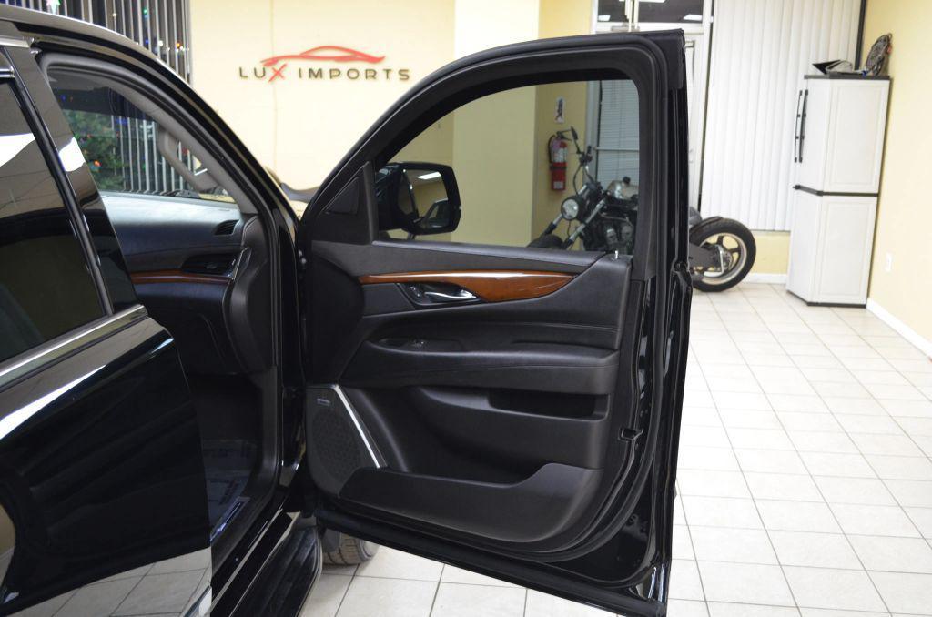 used 2019 Cadillac Escalade ESV car, priced at $24,841