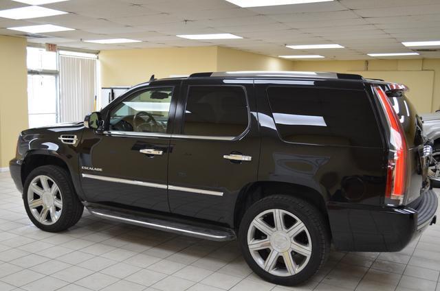 used 2010 Cadillac Escalade car, priced at $13,741