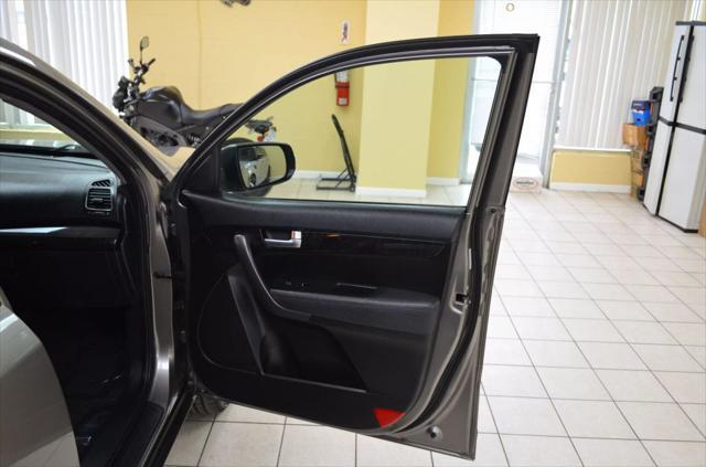 used 2014 Kia Sorento car, priced at $9,991