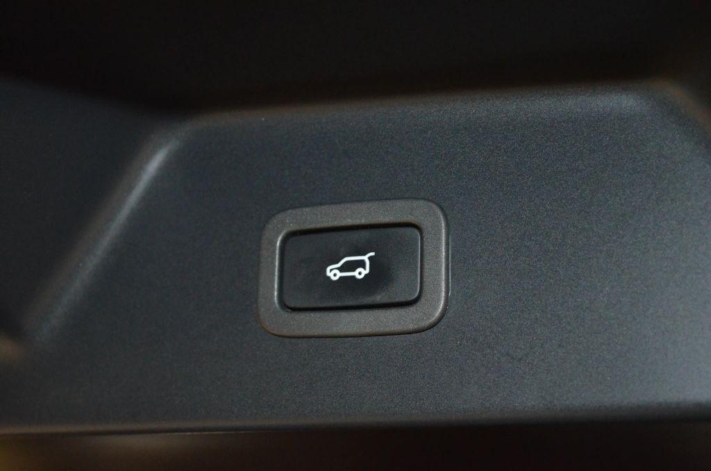 used 2015 Land Rover Range Rover car, priced at $26,991