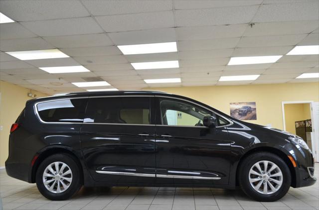 used 2018 Chrysler Pacifica car, priced at $10,991
