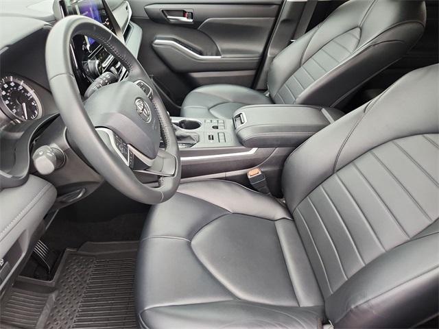 used 2024 Toyota Highlander car, priced at $42,078