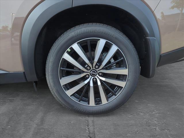 new 2025 Nissan Pathfinder car, priced at $55,205