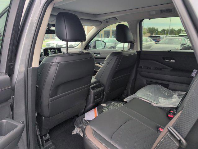 new 2025 Nissan Pathfinder car, priced at $48,901