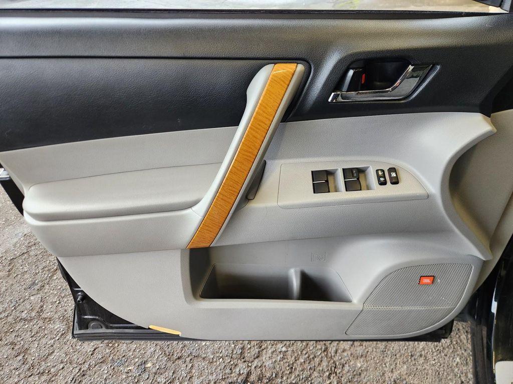 used 2008 Toyota Highlander Hybrid car, priced at $10,792