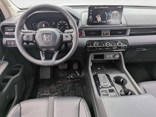 new 2025 Honda Pilot car, priced at $45,670