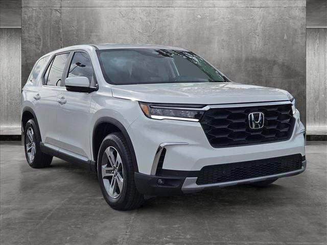 new 2024 Honda Pilot car, priced at $43,697