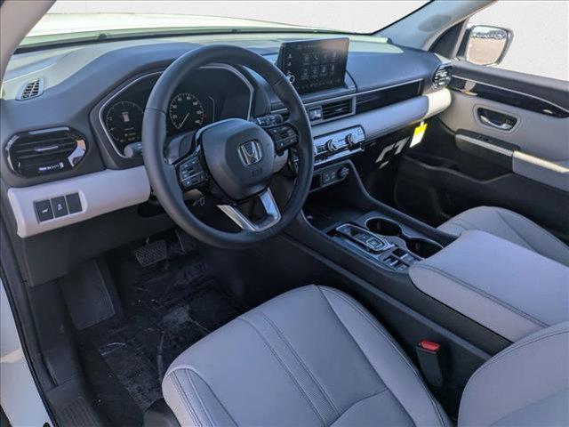 new 2025 Honda Pilot car, priced at $43,680