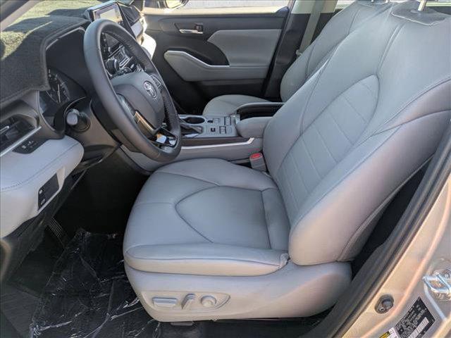 used 2021 Toyota Highlander car, priced at $29,999