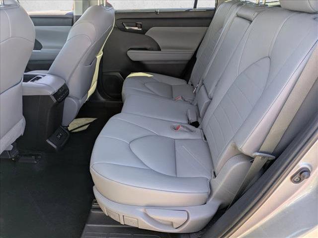 used 2021 Toyota Highlander car, priced at $29,999