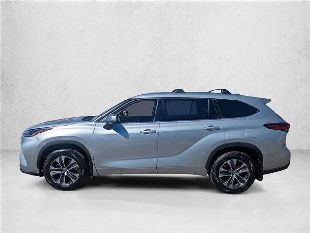 used 2021 Toyota Highlander car, priced at $29,999