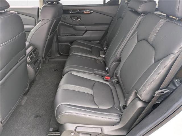 new 2025 Honda Pilot car, priced at $45,625