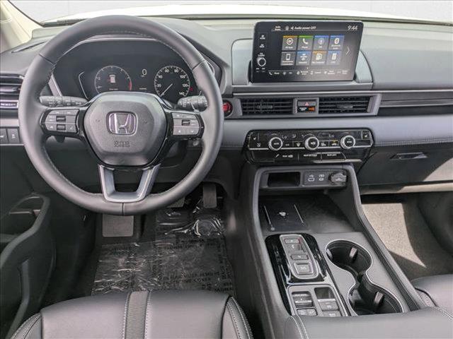 new 2025 Honda Pilot car, priced at $45,625