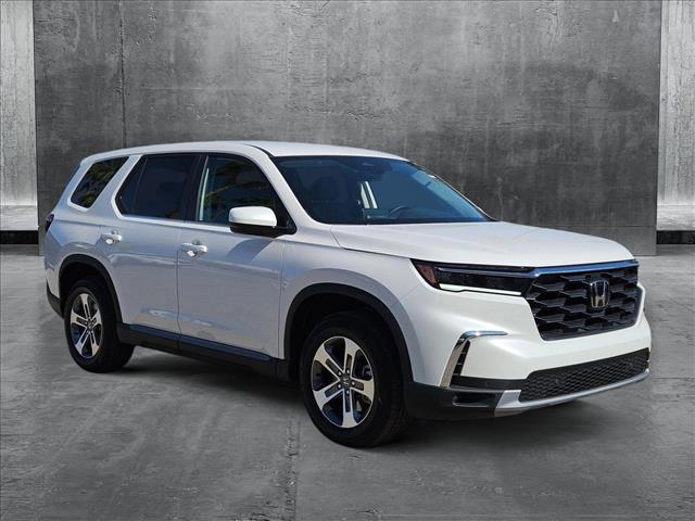 new 2025 Honda Pilot car, priced at $45,077