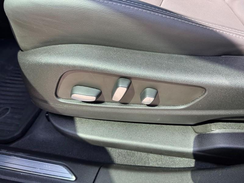 used 2022 Cadillac XT5 car, priced at $34,283