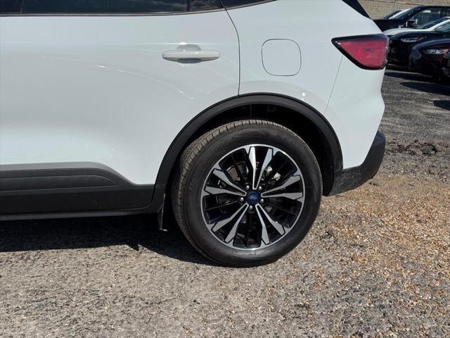 used 2022 Ford Escape car, priced at $19,995
