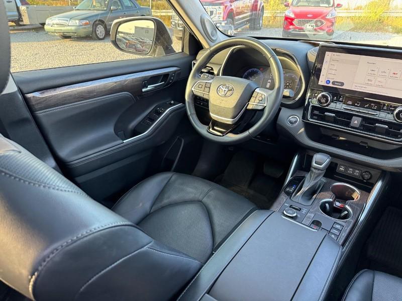 used 2023 Toyota Highlander car, priced at $40,333
