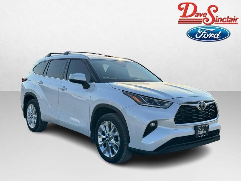 used 2023 Toyota Highlander car, priced at $40,333
