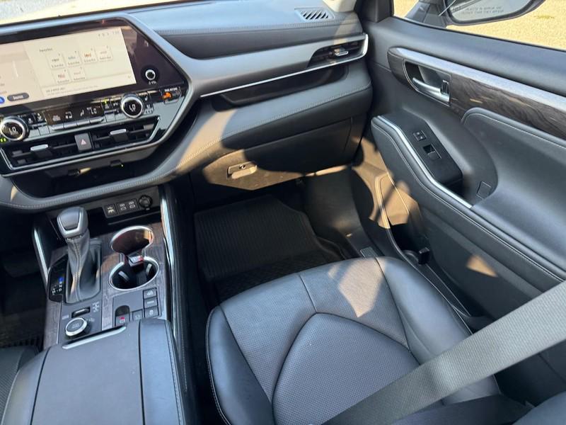 used 2023 Toyota Highlander car, priced at $40,333