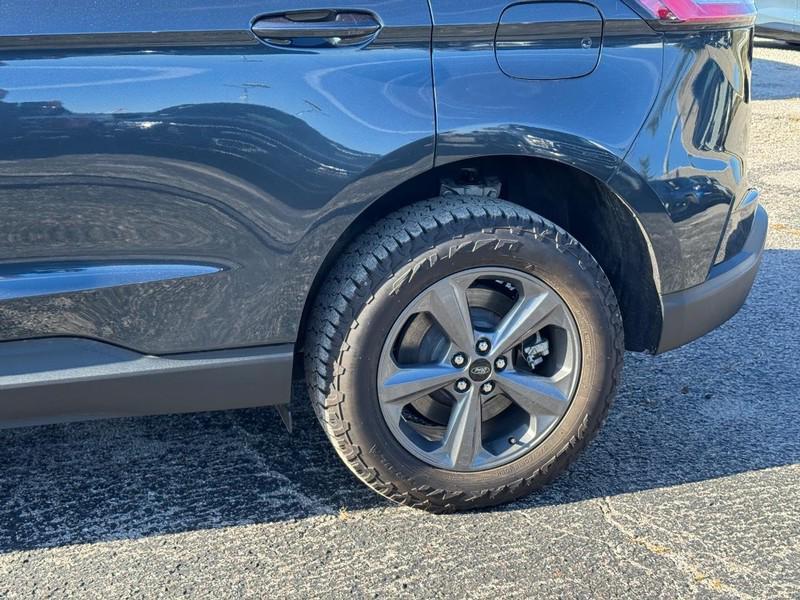 used 2024 Ford Edge car, priced at $29,995