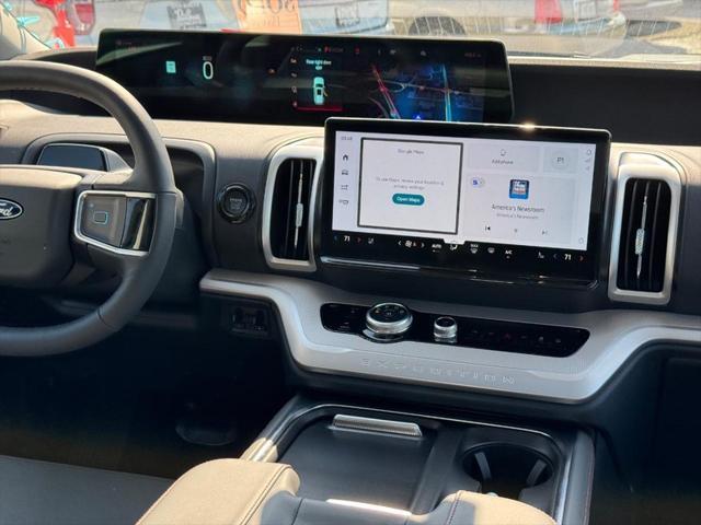 new 2025 Ford Expedition car, priced at $68,074