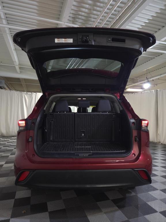 used 2022 Toyota Highlander car, priced at $32,185