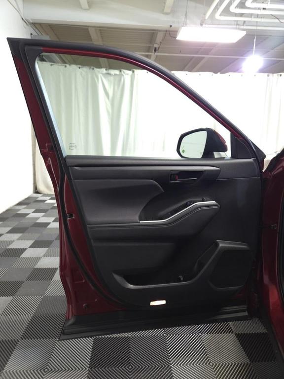 used 2022 Toyota Highlander car, priced at $32,185