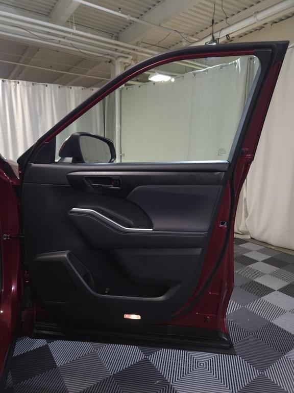 used 2022 Toyota Highlander car, priced at $32,185