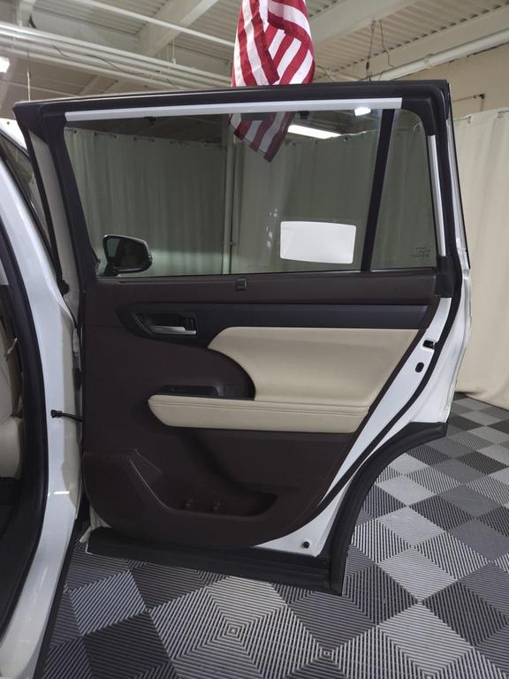 used 2020 Toyota Highlander car, priced at $23,895