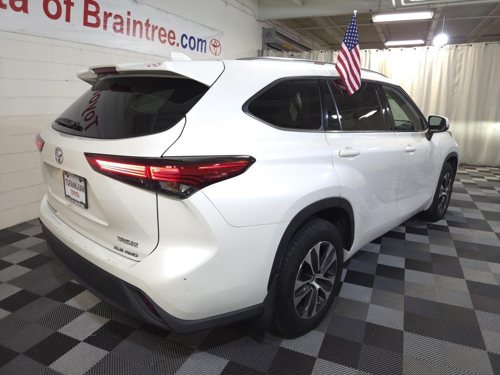 used 2020 Toyota Highlander car, priced at $23,895