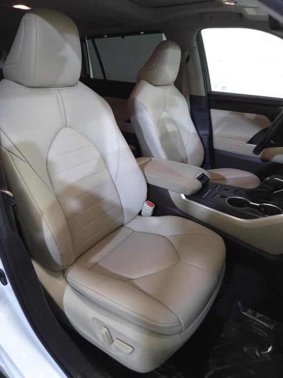 used 2020 Toyota Highlander car, priced at $23,895