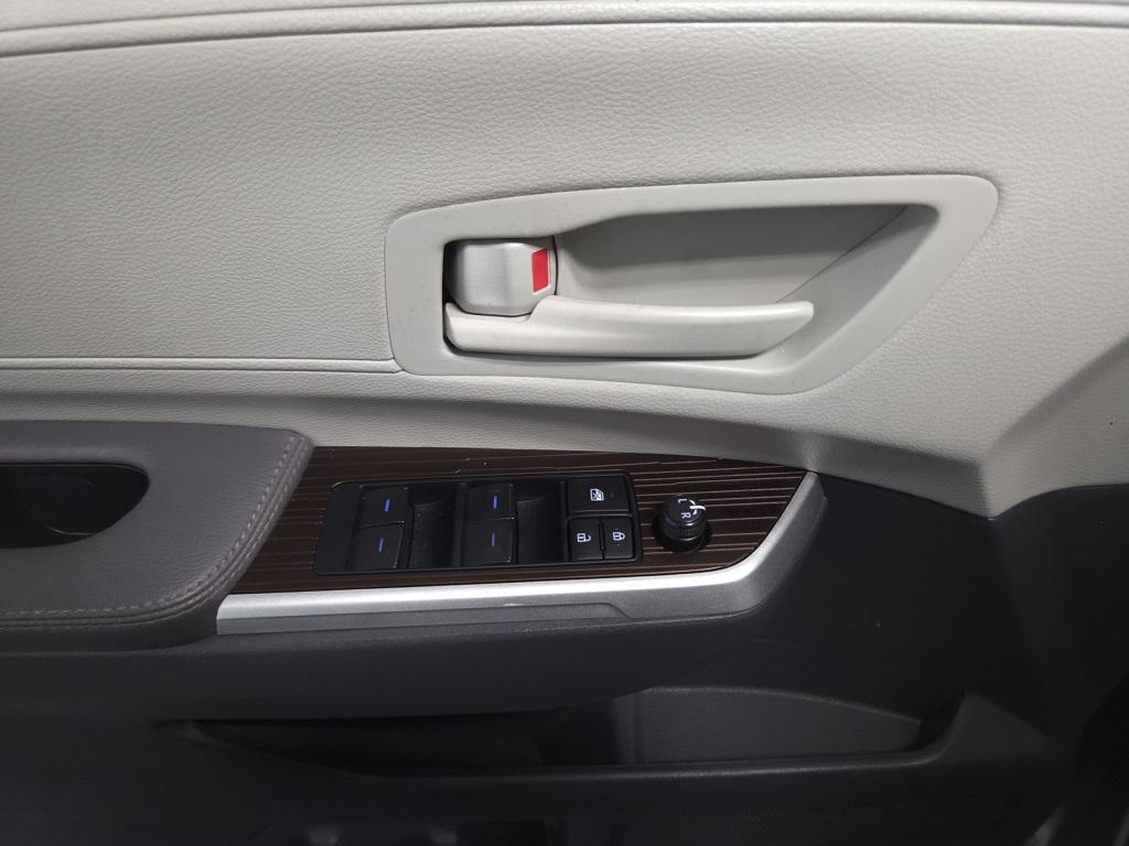 used 2022 Toyota Sienna car, priced at $37,275