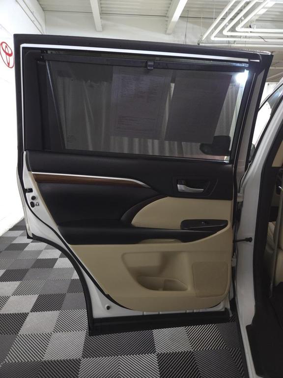 used 2018 Toyota Highlander car, priced at $25,995