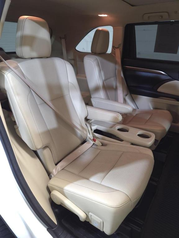 used 2018 Toyota Highlander car, priced at $25,995