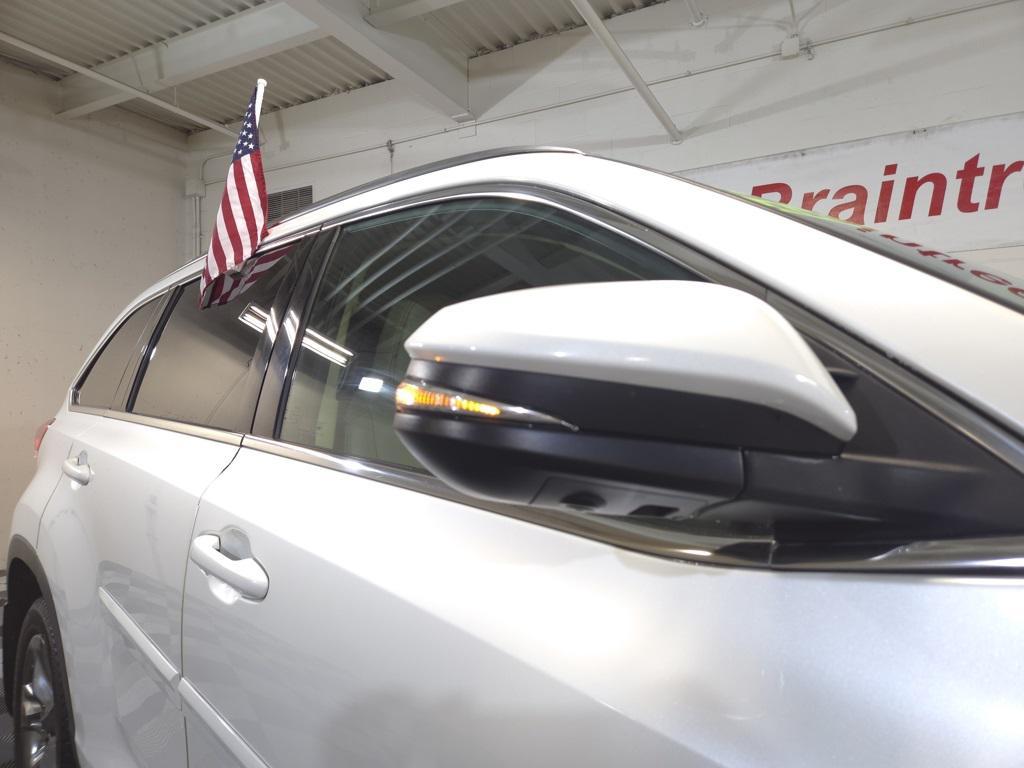 used 2018 Toyota Highlander car, priced at $25,995