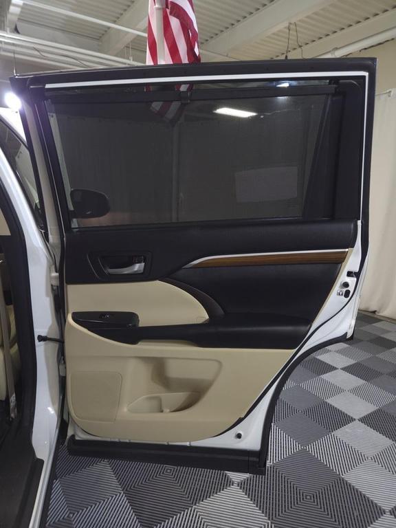 used 2018 Toyota Highlander car, priced at $25,995