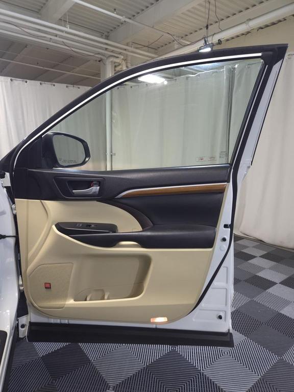 used 2018 Toyota Highlander car, priced at $25,995