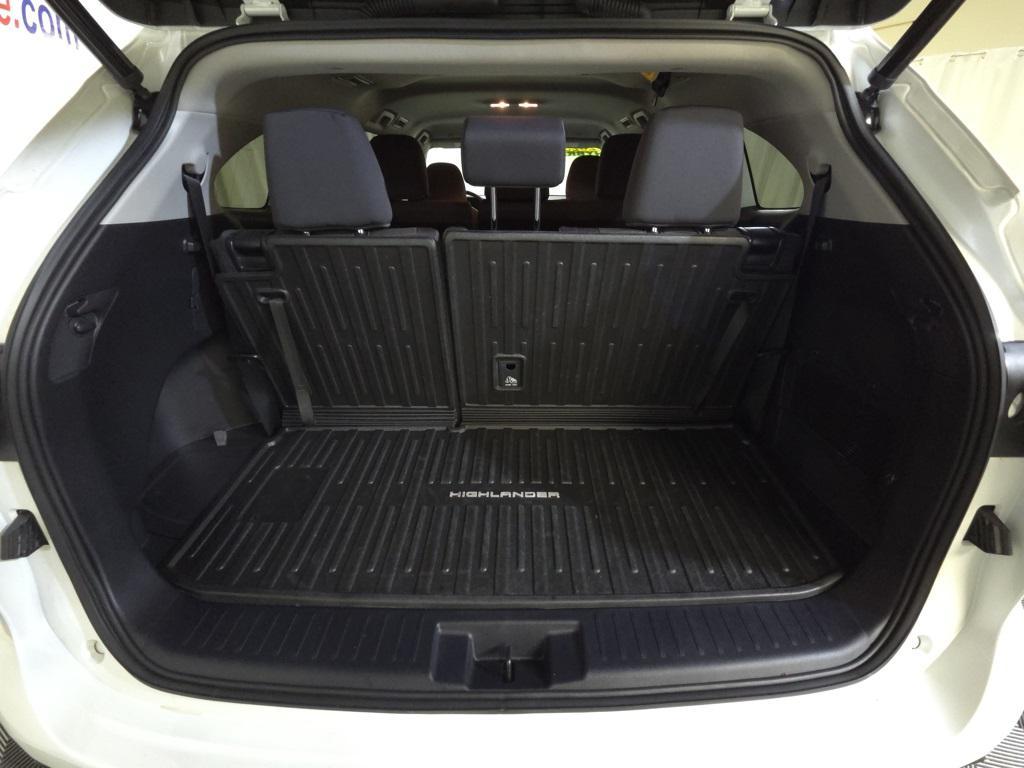 used 2023 Toyota Highlander Hybrid car, priced at $38,390
