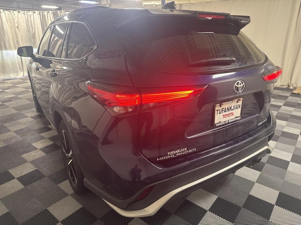 used 2022 Toyota Highlander car, priced at $40,670