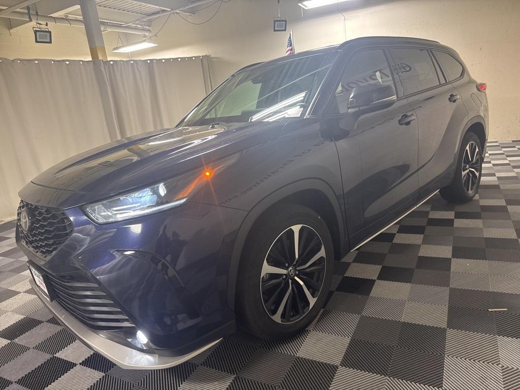 used 2022 Toyota Highlander car, priced at $40,670