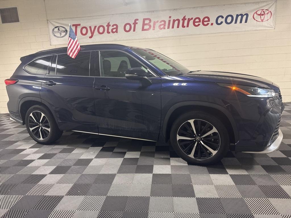 used 2022 Toyota Highlander car, priced at $40,670