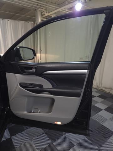 used 2018 Toyota Highlander car, priced at $27,900