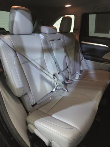 used 2018 Toyota Highlander car, priced at $27,900