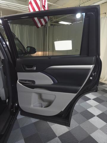 used 2018 Toyota Highlander car, priced at $27,900
