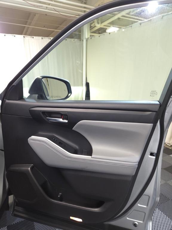 used 2023 Toyota Highlander car, priced at $40,785